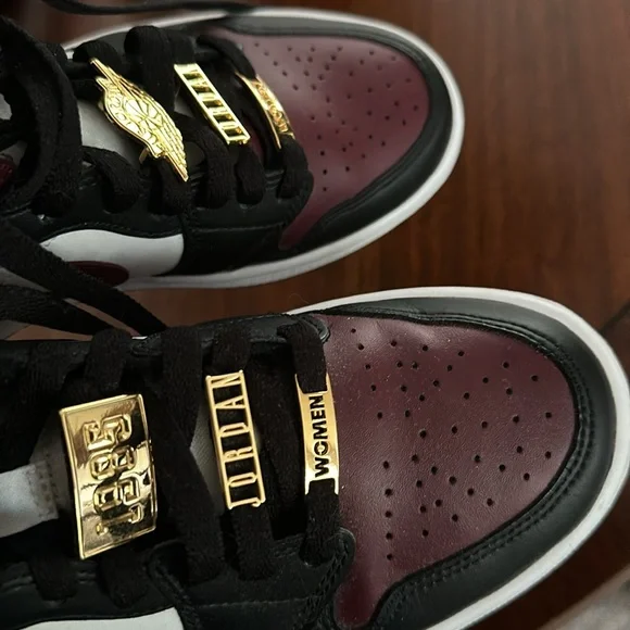 Air Jordan 1 Mid Beetroot Gold Pendants - Picture 5 of 6